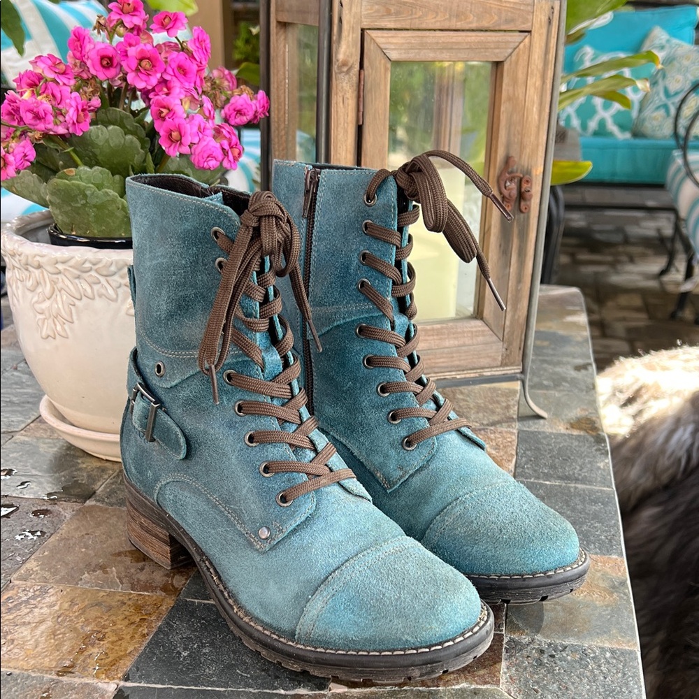 Taos Footwear Turquoise Lace-Up Boots for Women 39